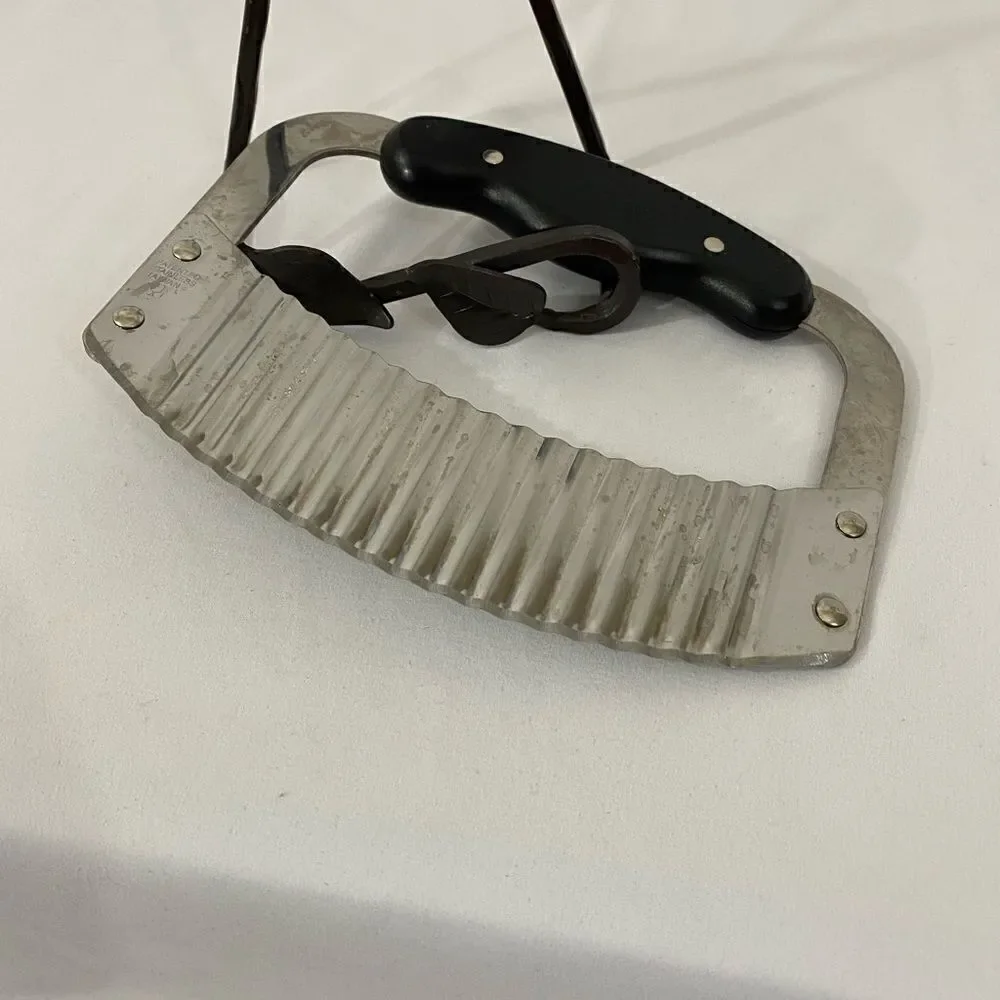Pampered Chef Crinkle Cutter